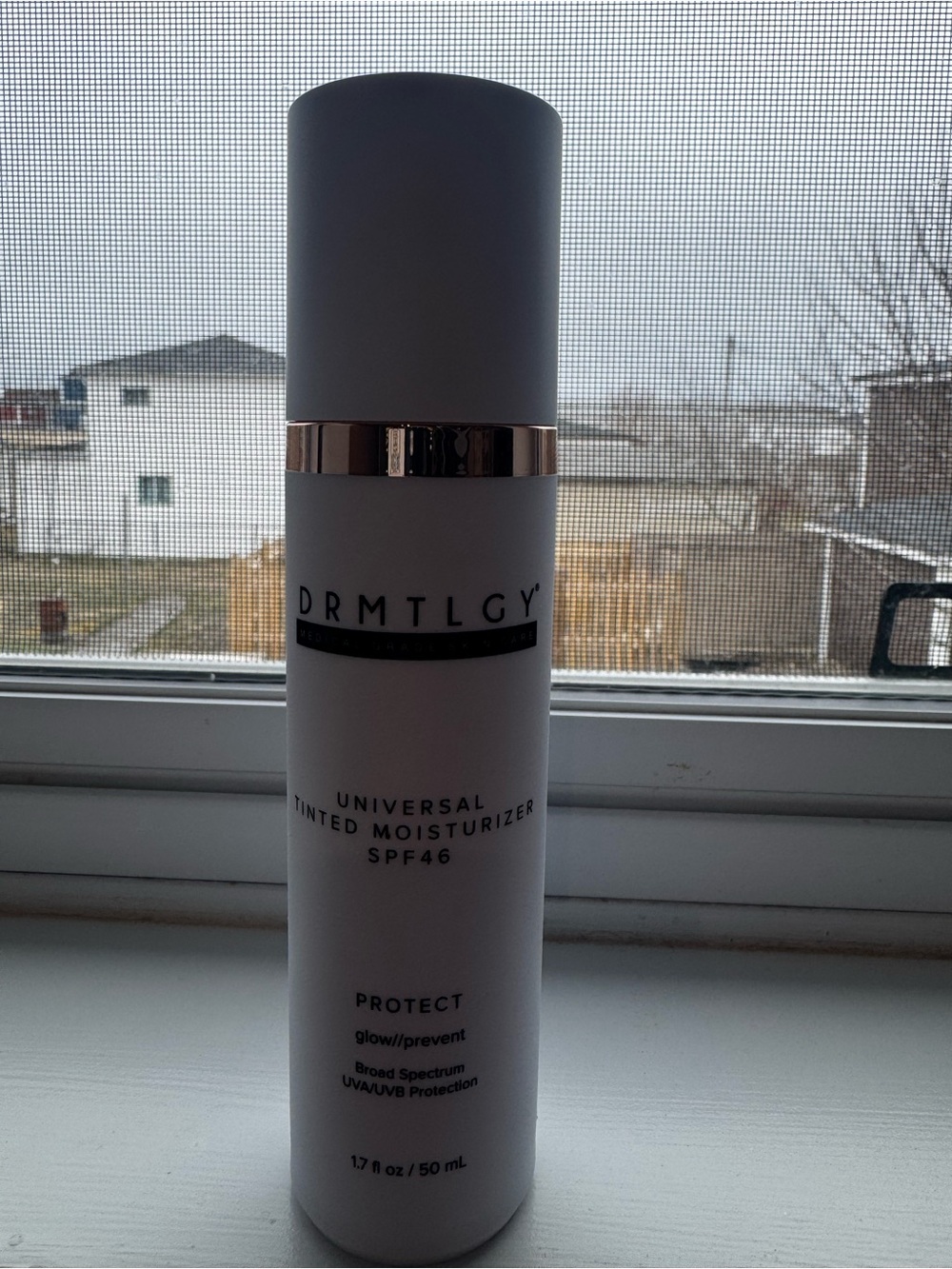 DRMTLGY Protect Universal Tinted Moisturizer SPF46 - Light/Neutral